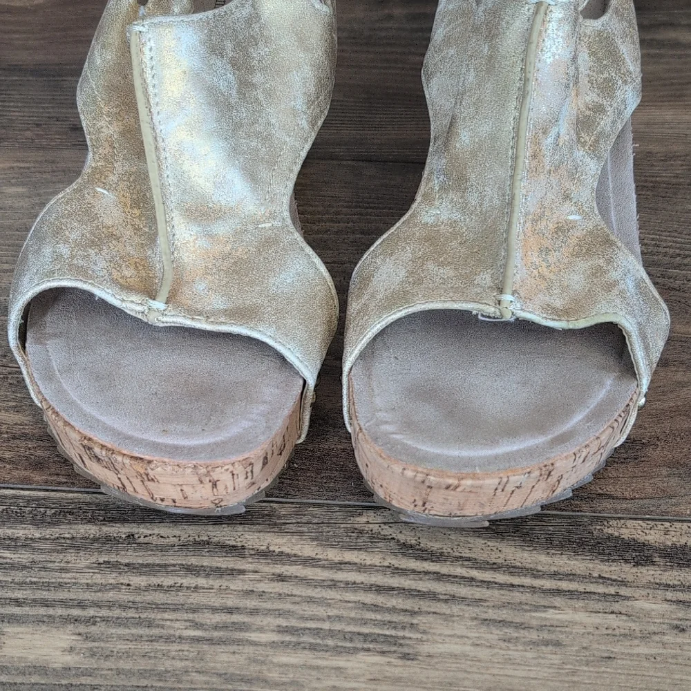 Pierre Dumas Cork Wedge Metallic Gold Slingback Sandals 10M         AB111